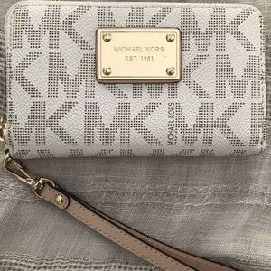 Michael Kors Vanilla Wristlet Wallet
